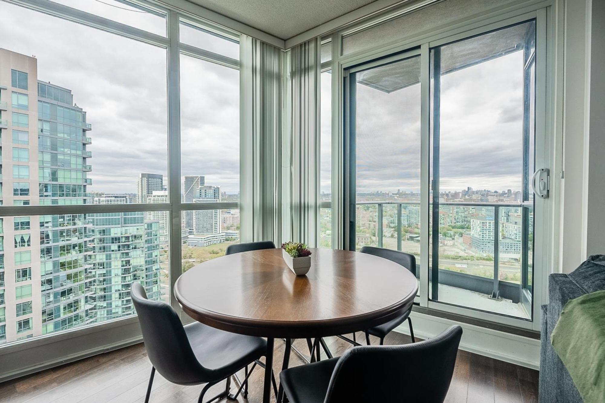 Rivetstays - The Neptune Toronto Esterno foto