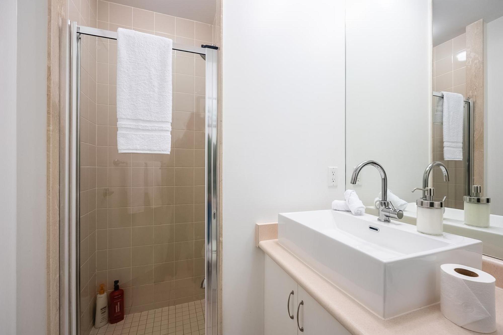 Rivetstays - The Neptune Toronto Esterno foto